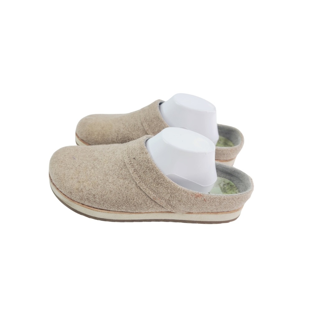 Merrell Brand Slippers Women, Size 11 Beige‎ Color.